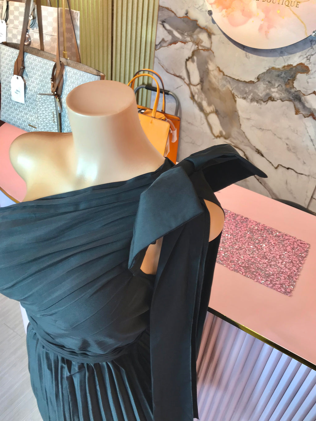 Vestido de moño negro
