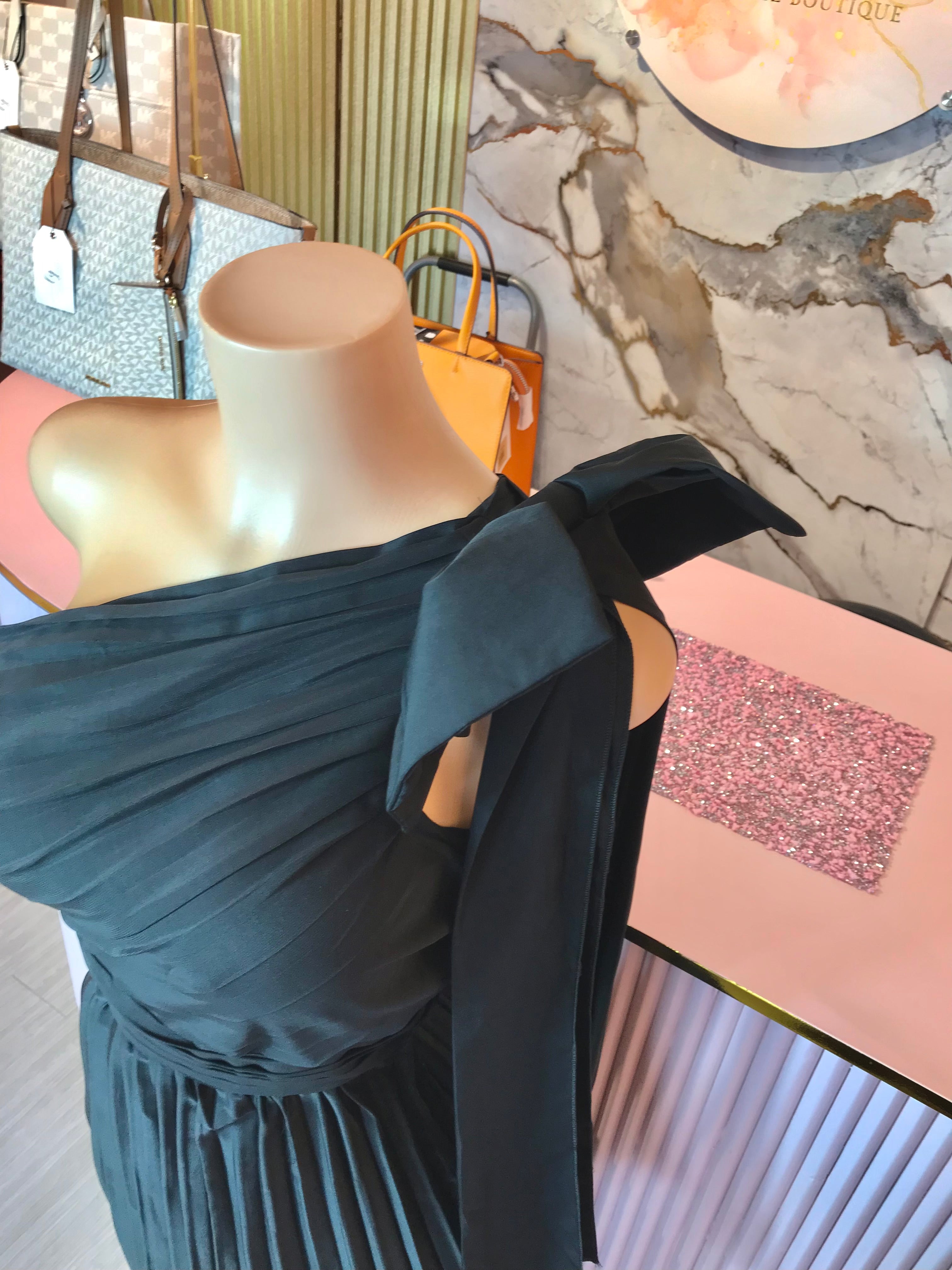 Vestido de moño negro