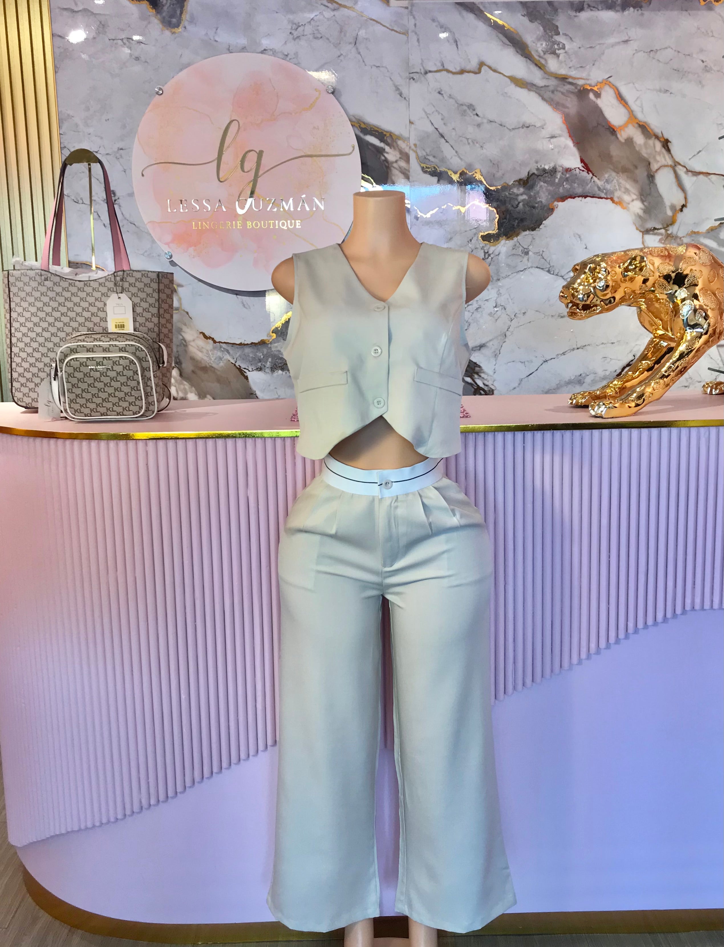 Conjunto Chaleco y Pantalón