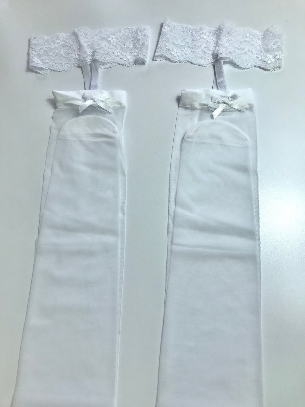 Par de medias blancas con ligueros