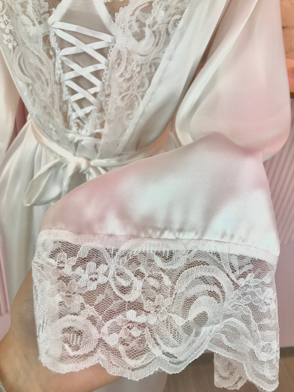 Bata de Seda y Encaje Larga Blanca