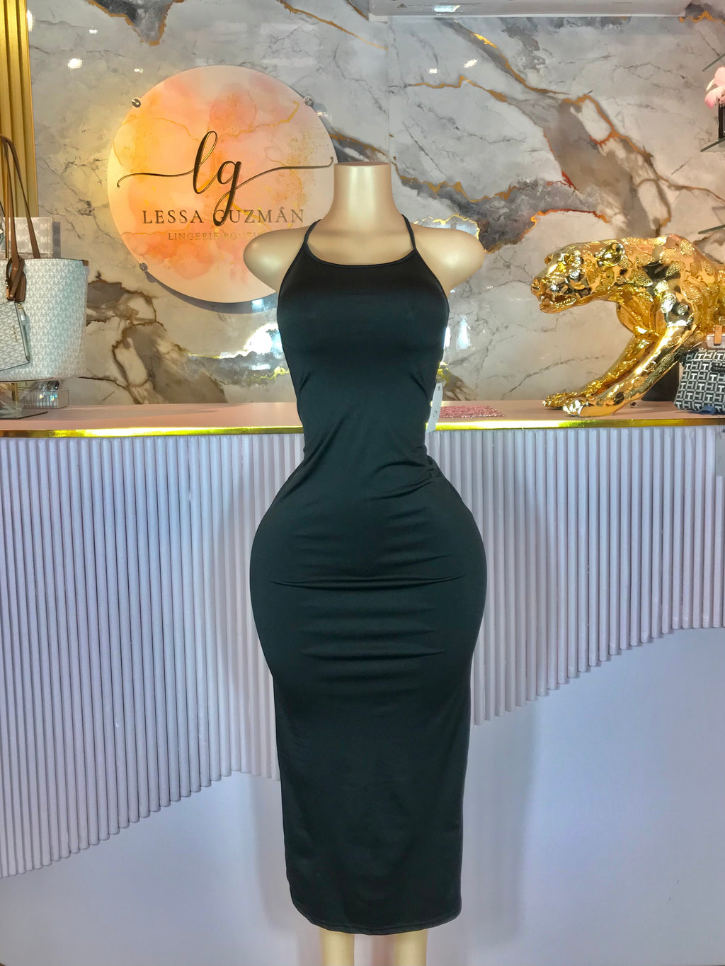 Vestido negro sin espalda