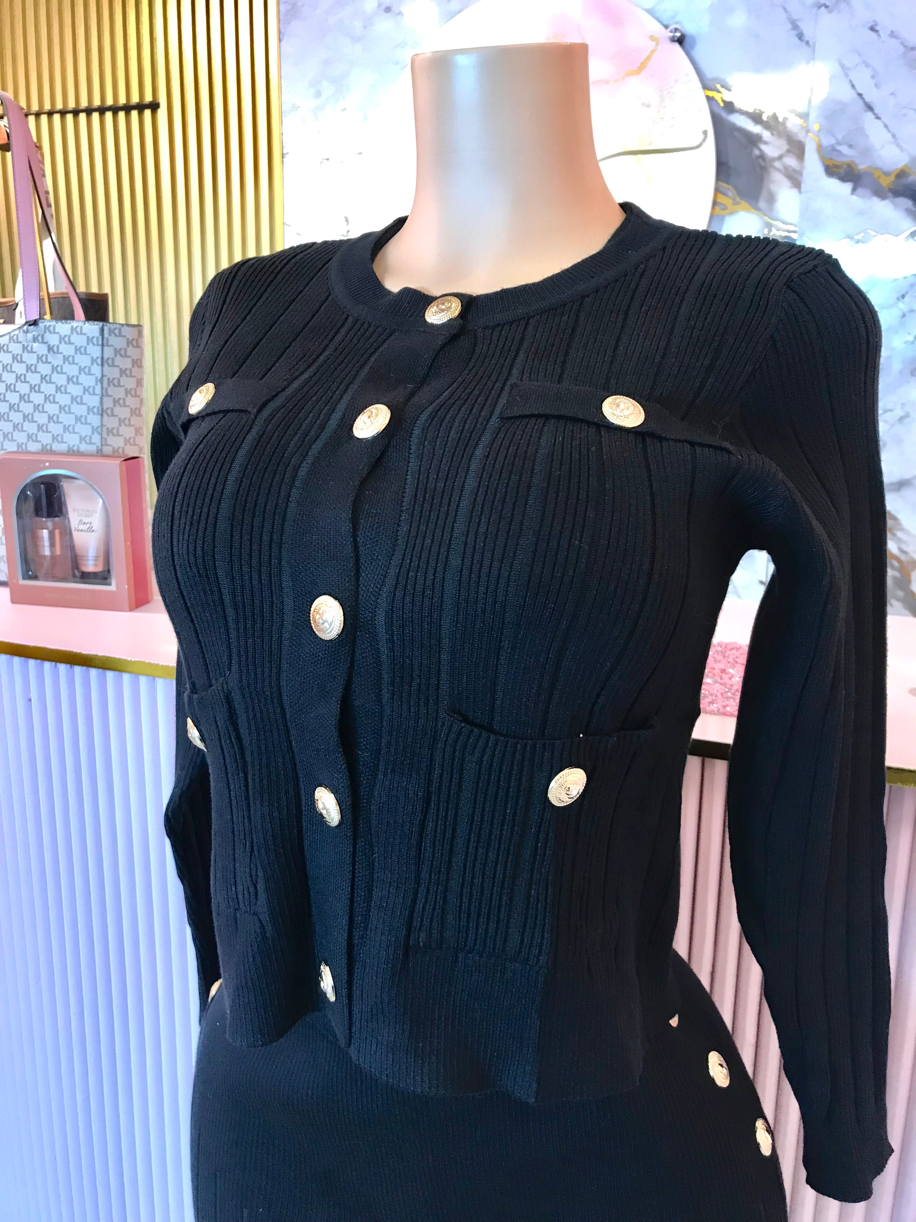 Conjunto Falda Blusa y Suéter