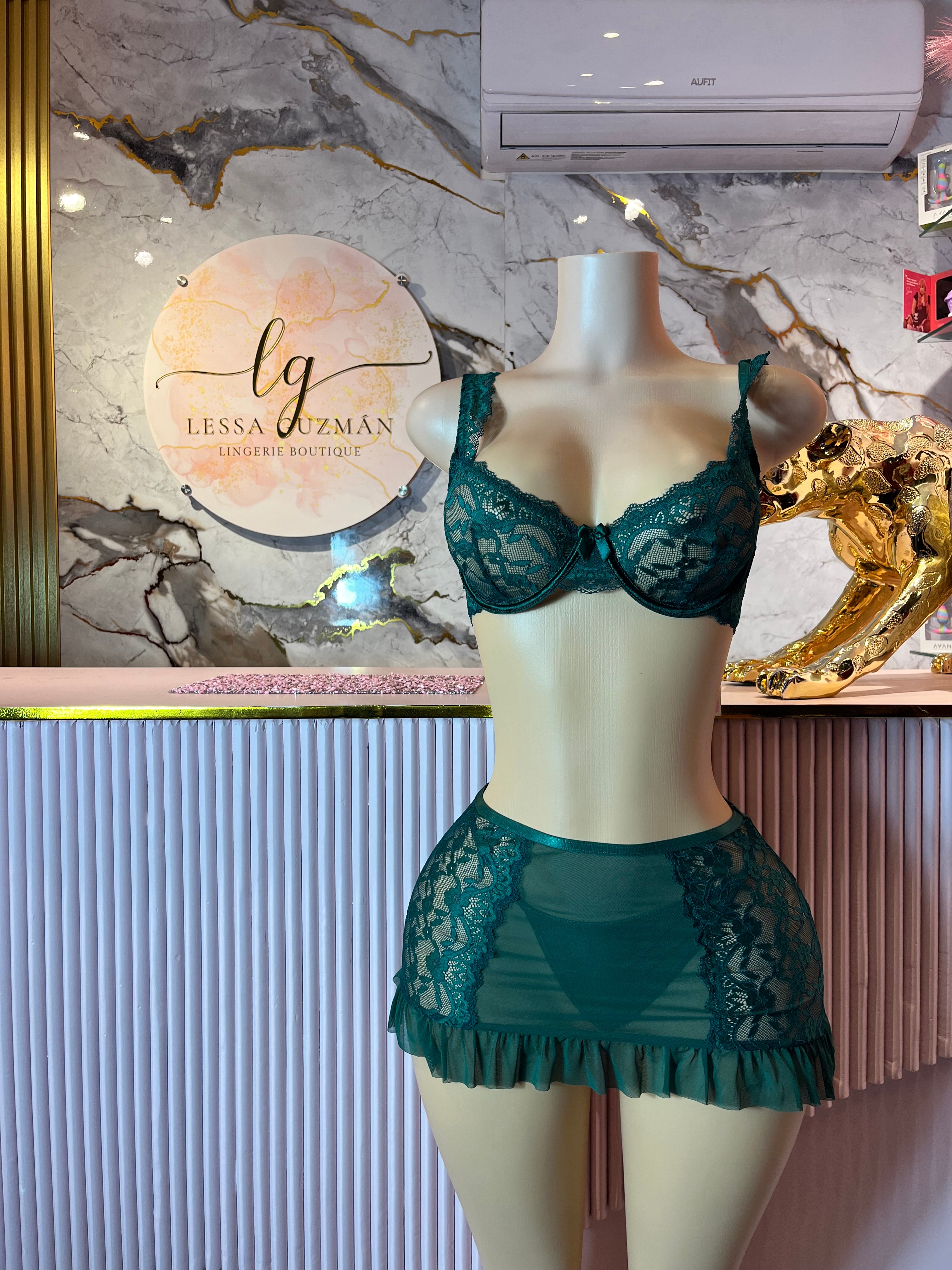 015 Lencería verde con falda