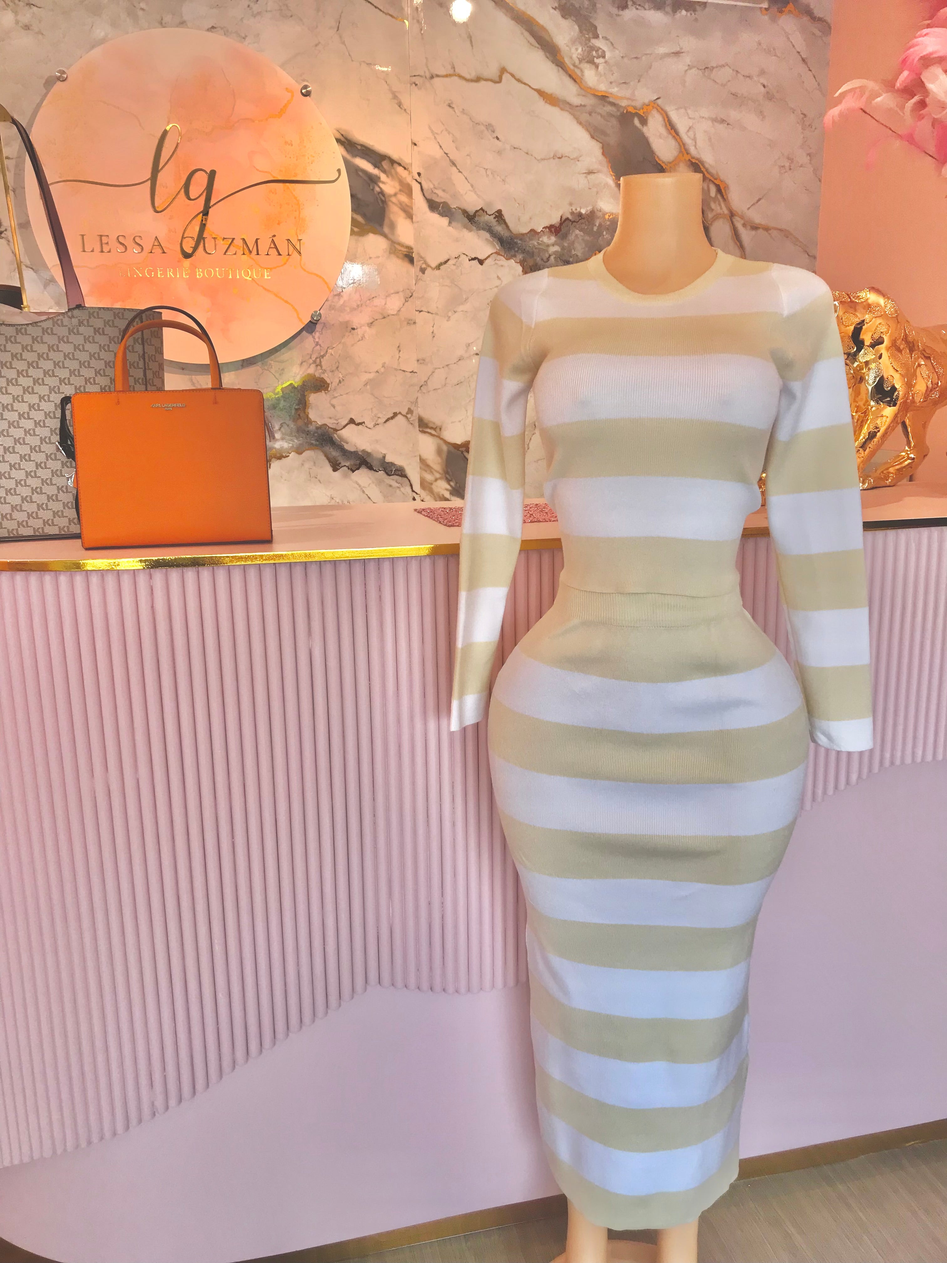 Conjunto de Rayas Suéter y Falda