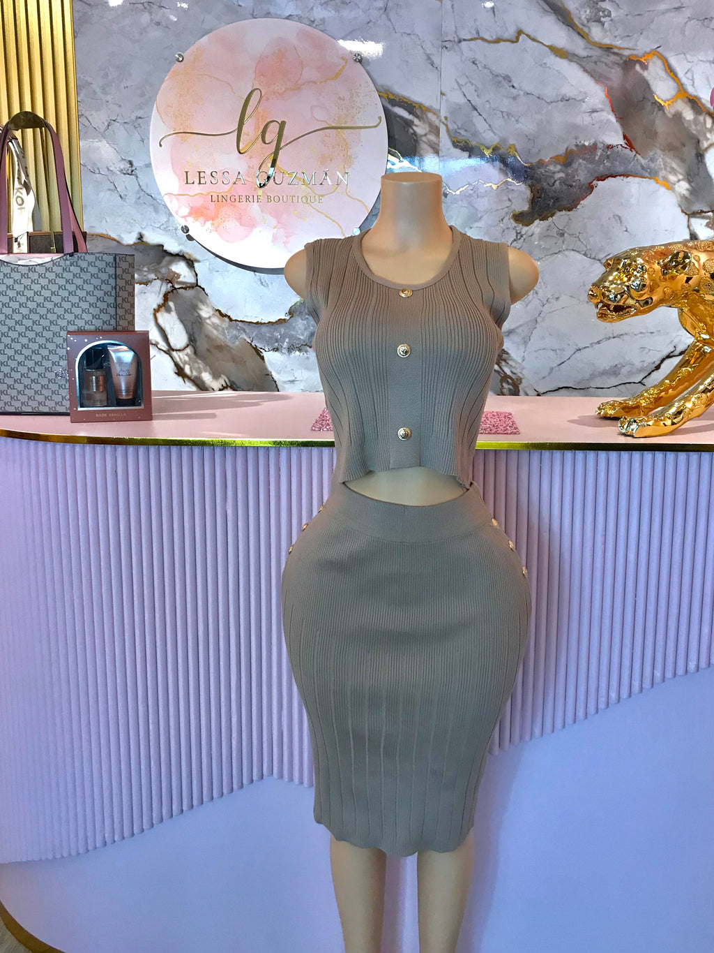 Conjunto Falda Blusa y suéter