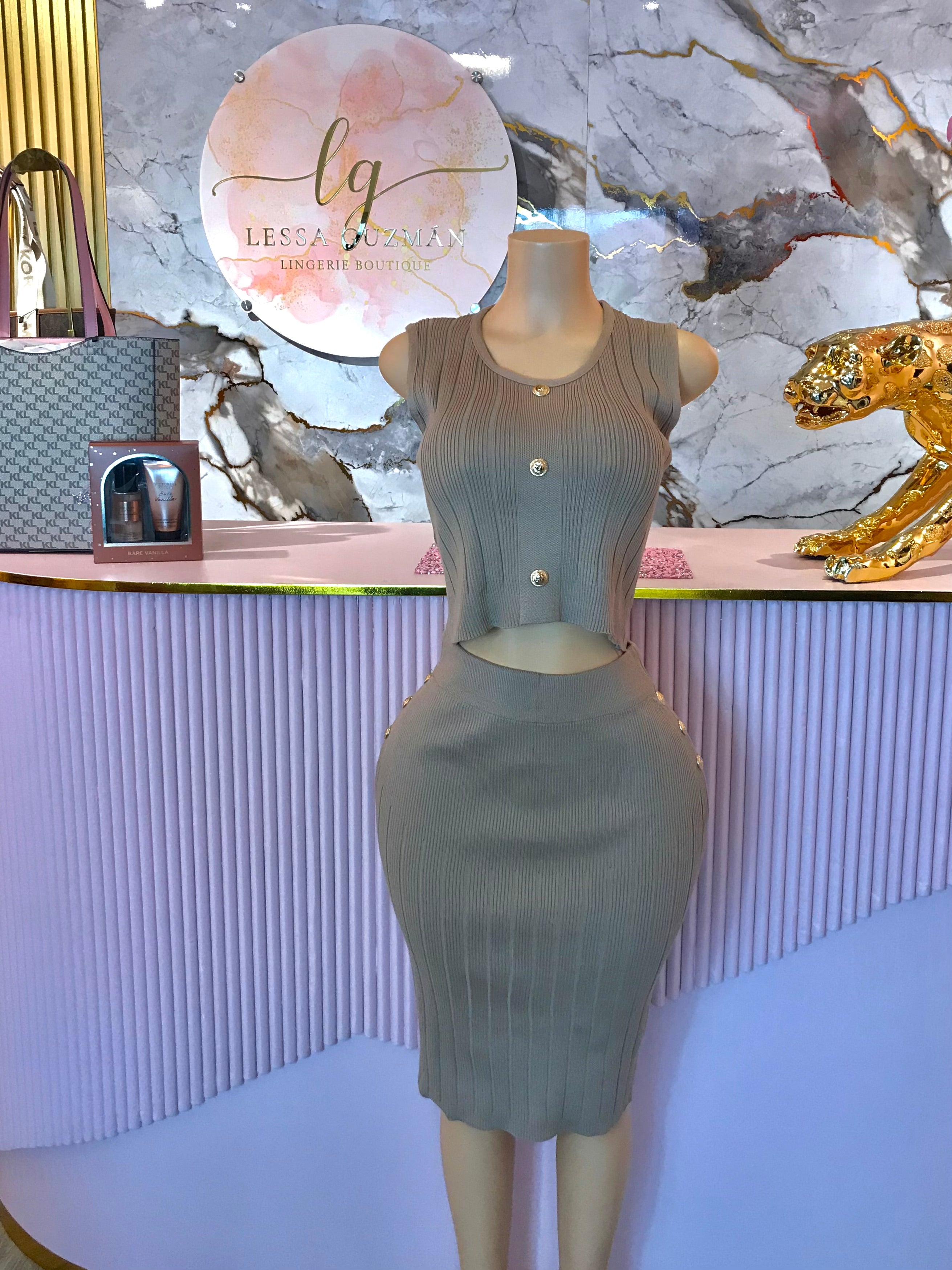 Conjunto Falda Blusa y suéter