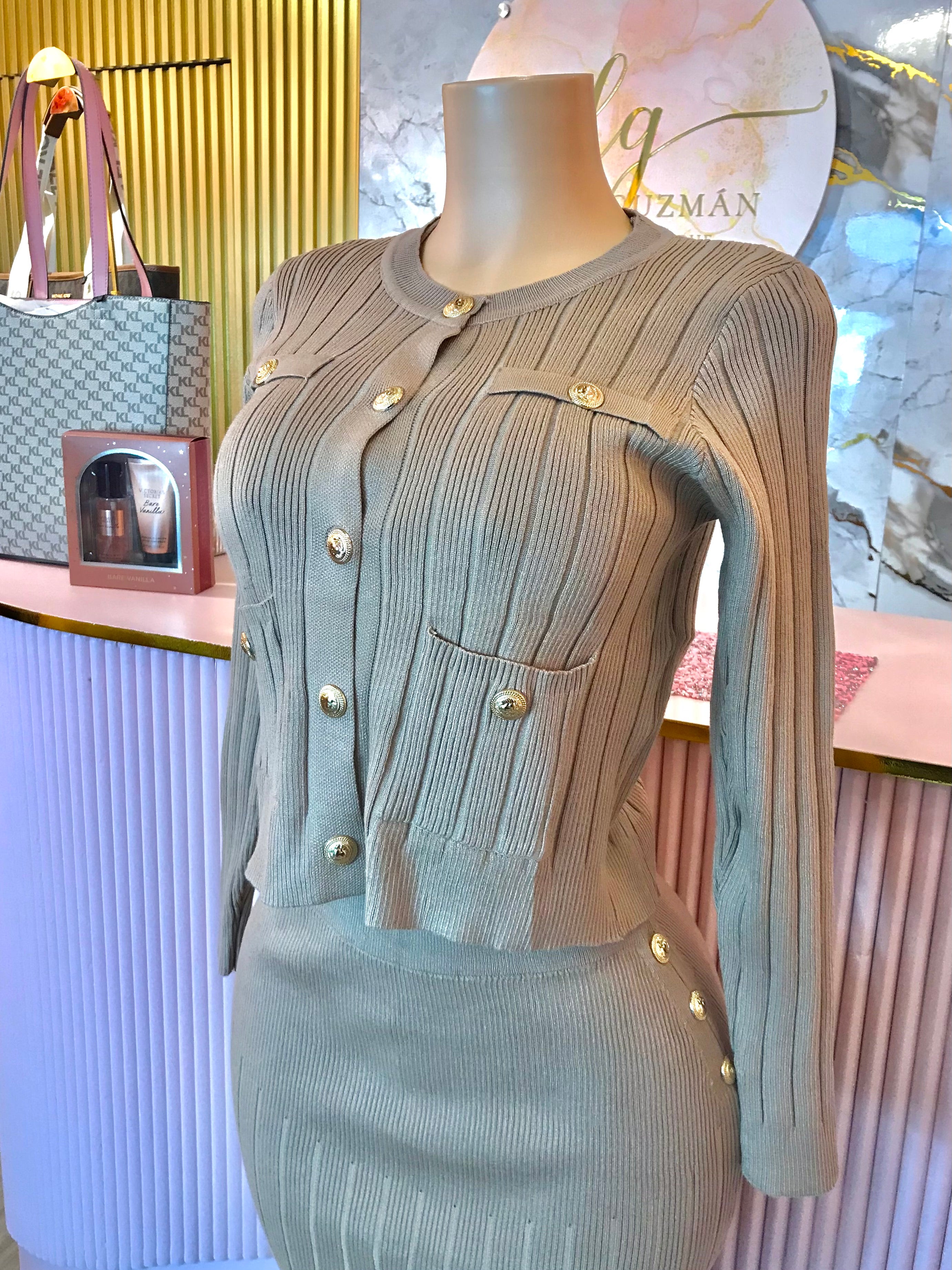 Conjunto Falda Blusa y suéter