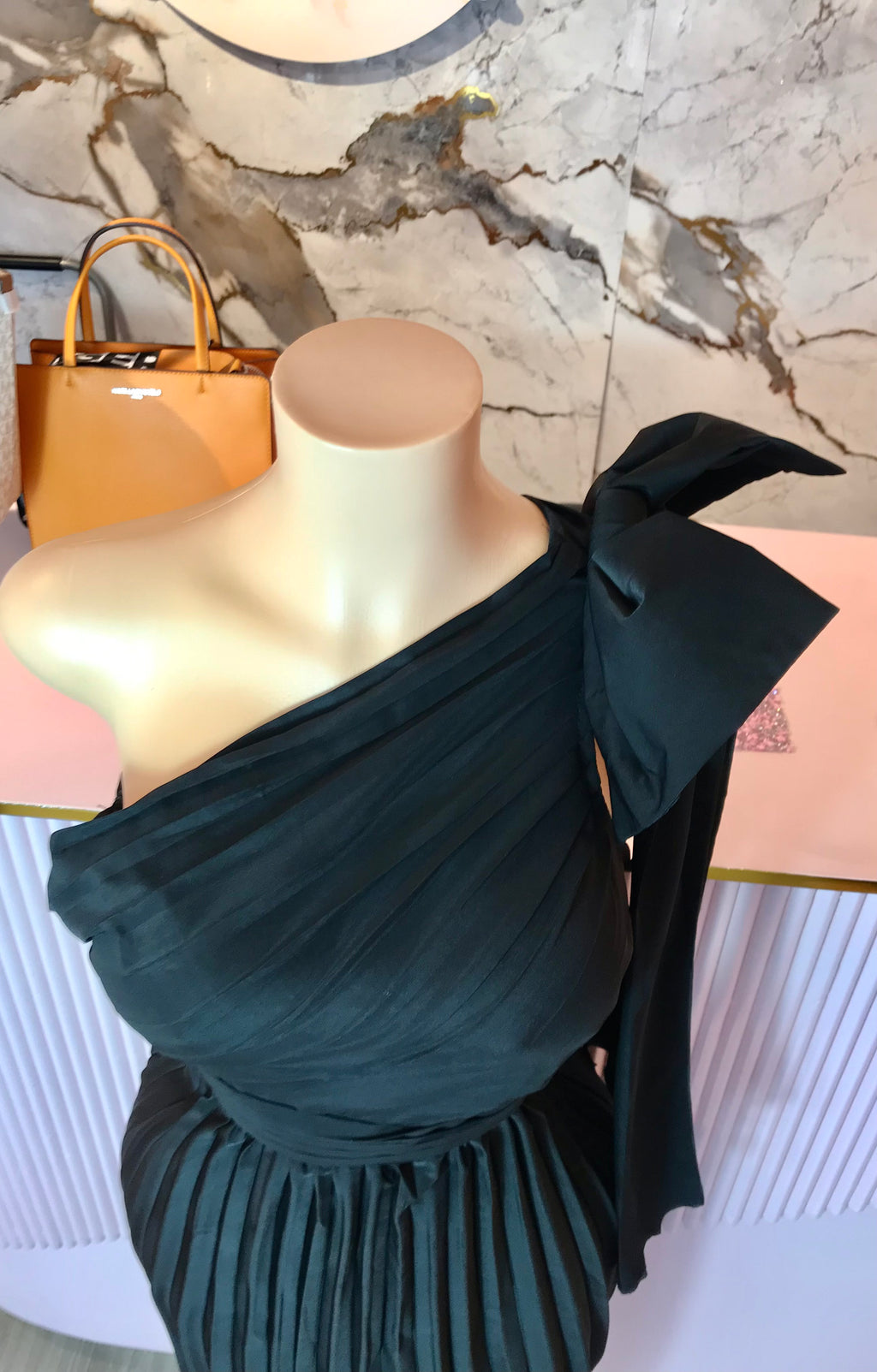 Vestido de moño negro