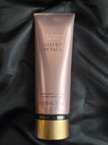 Velvet Petals Crema