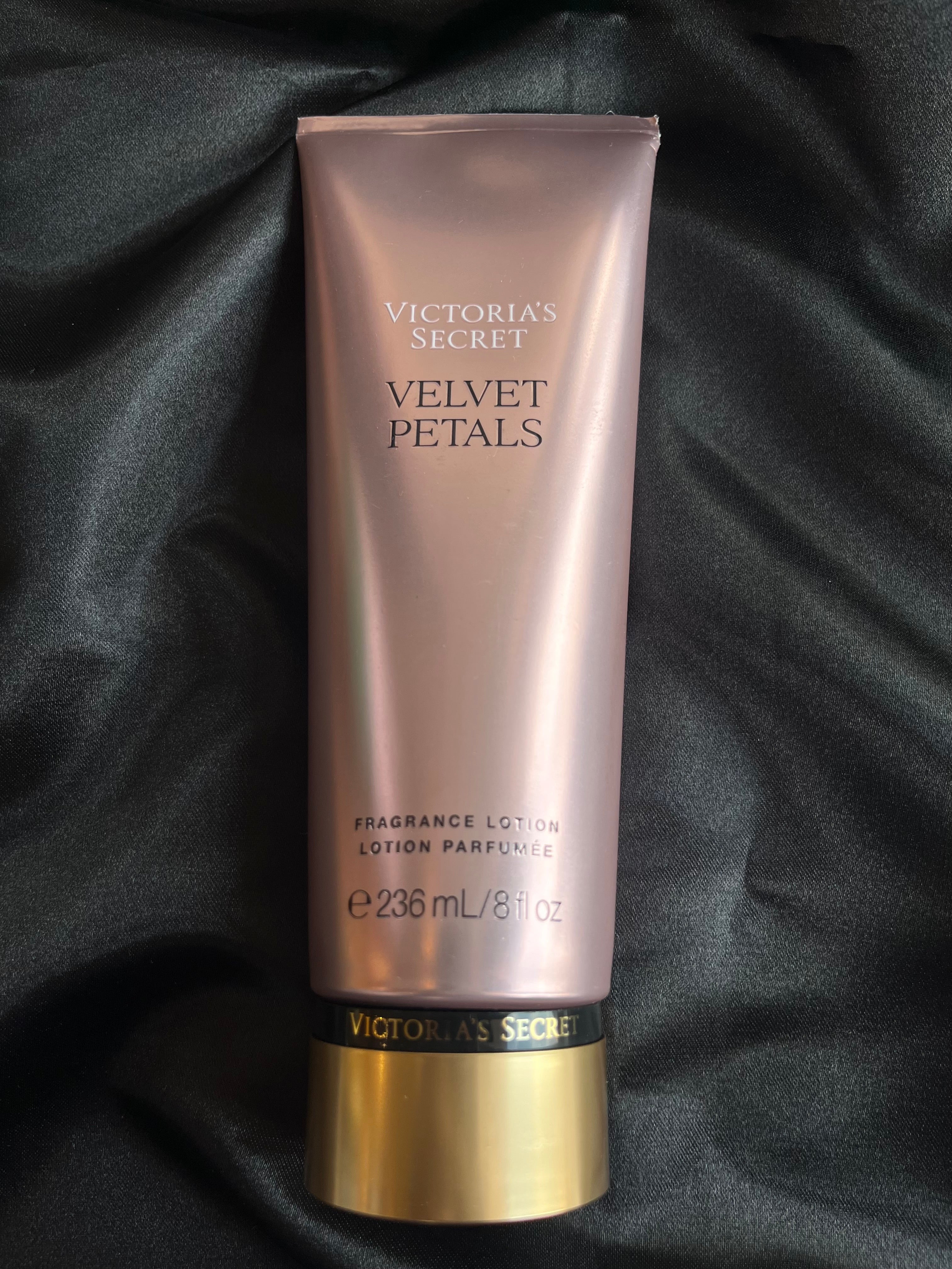Velvet Petals Crema