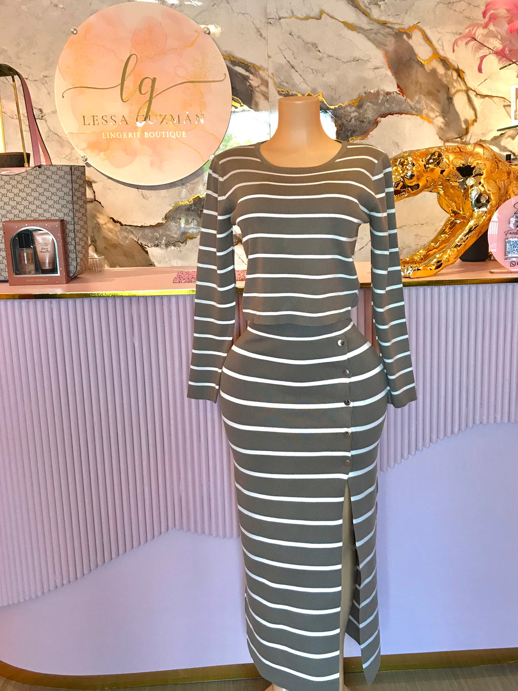 Conjunto Suéter y Falda de Rayas