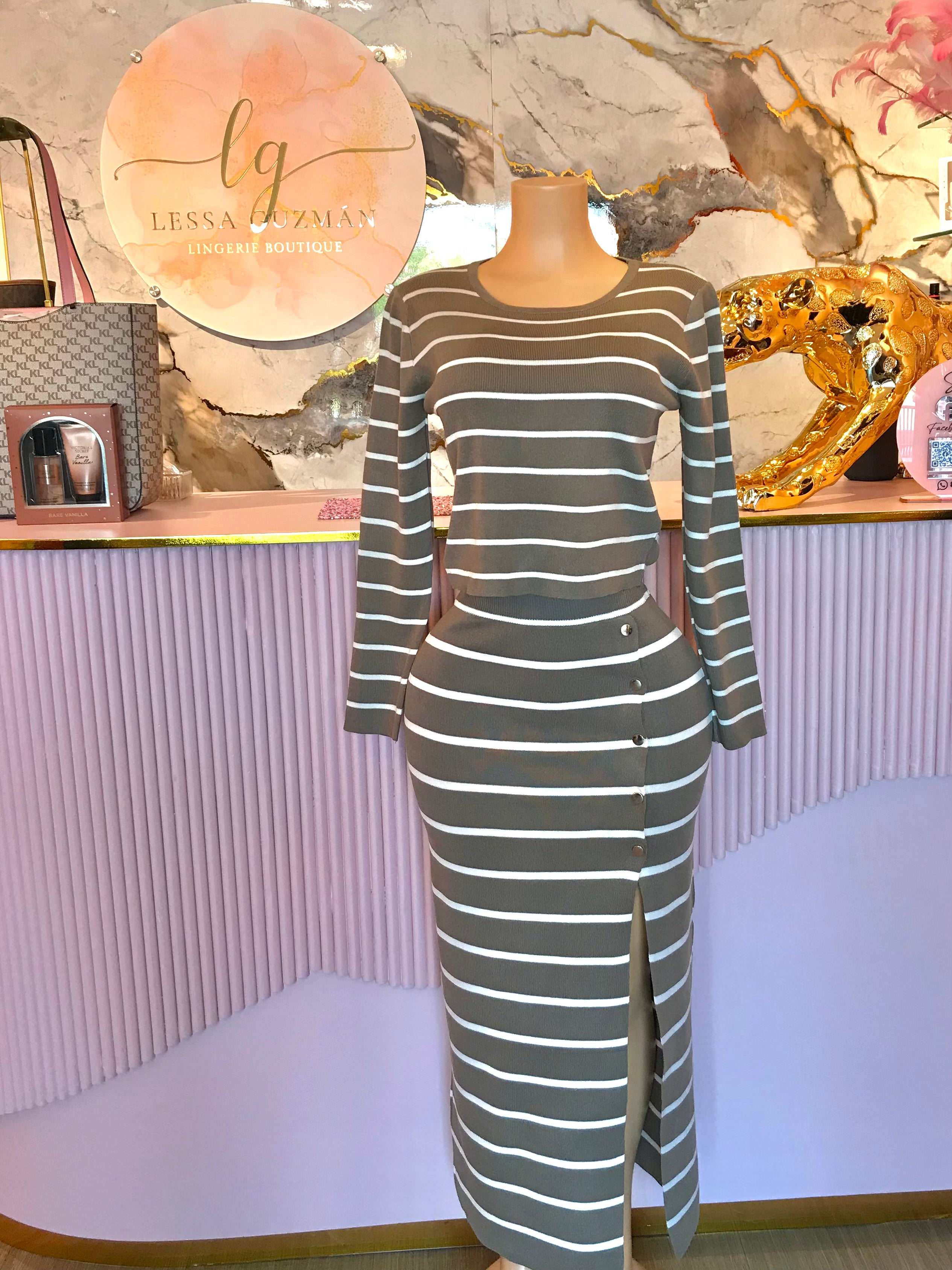Conjunto Suéter y Falda de Rayas