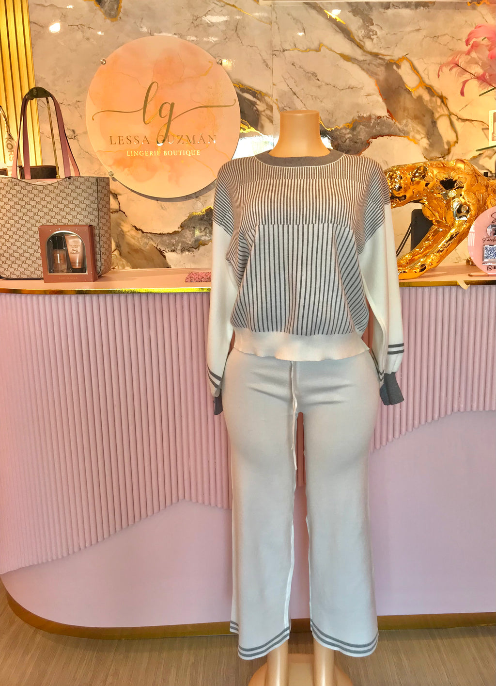 Conjunto Suéter de Rayas y Pantalón