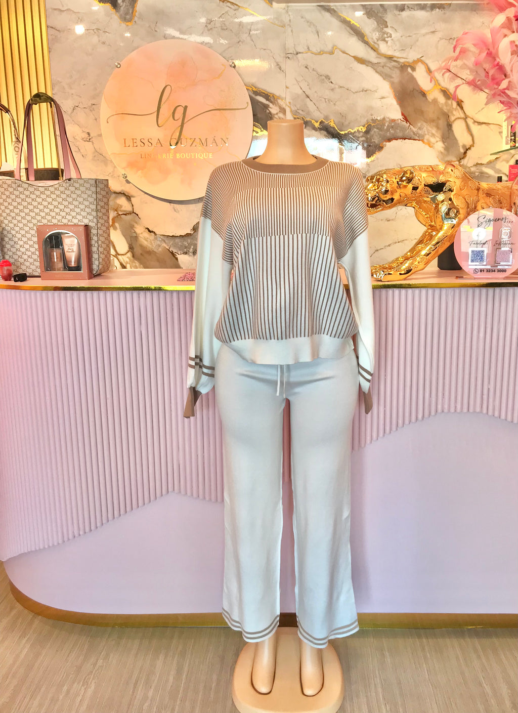 Conjunto Suéter de Rayas y Pantalón