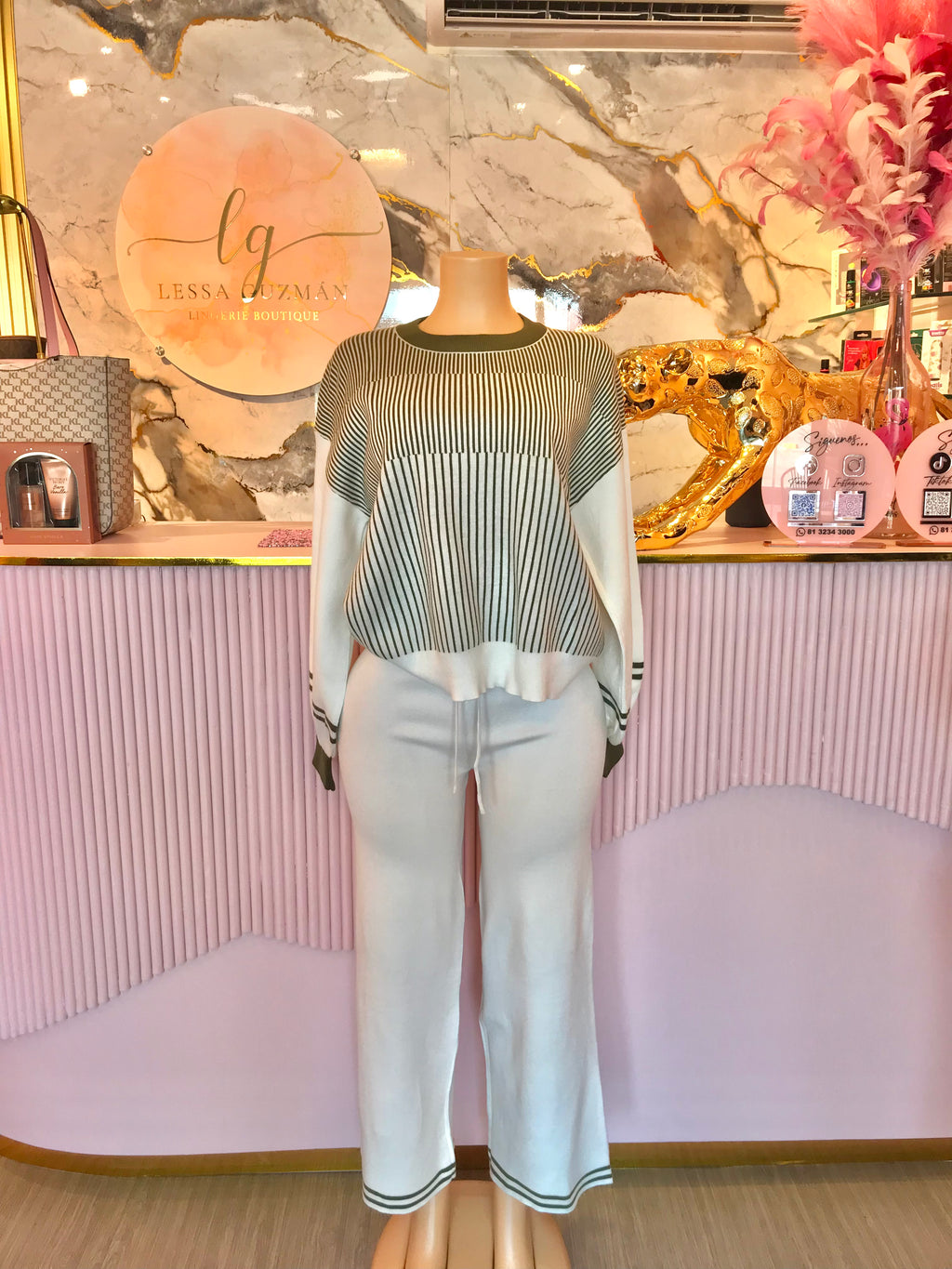 Conjunto Suéter de Rayas y Pantalón