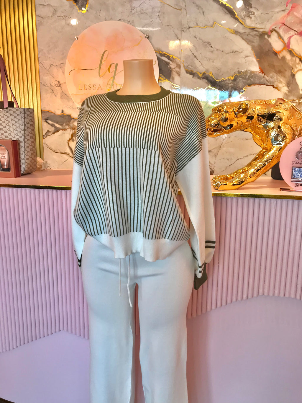 Conjunto Suéter de Rayas y Pantalón